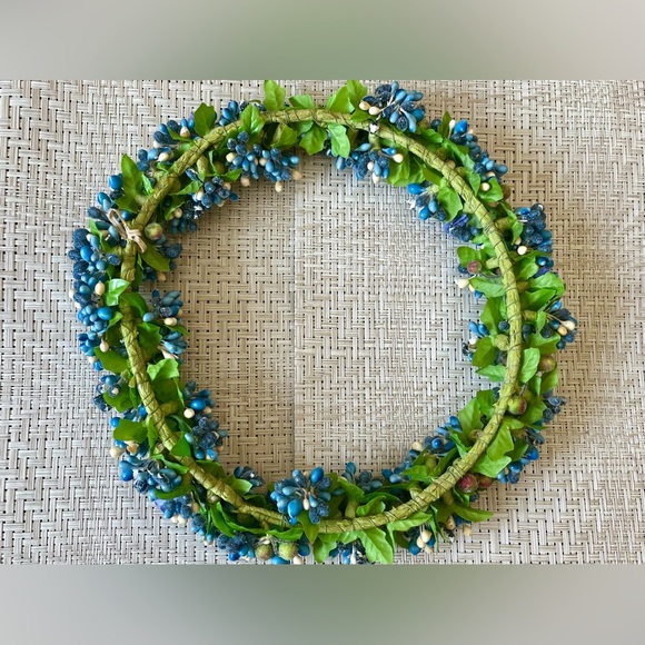 Valerie Parr Hill Pip Berry Wreath and Candle Ring - Picture 7 of 10